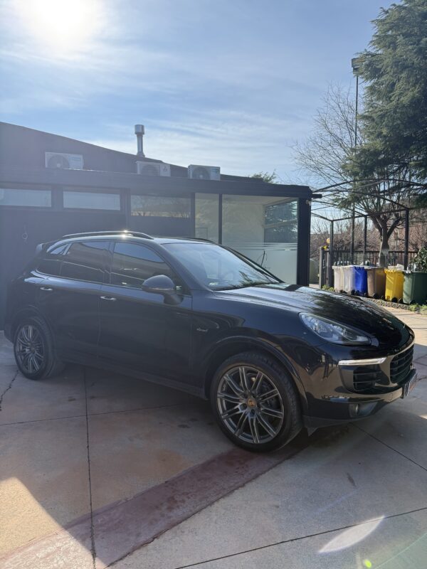Porsche Cayenne Platinum edition